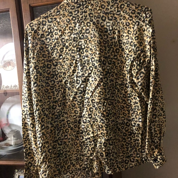 Beautiful Vintage Leopard print button down blouse. Size 14 - Picture 5 of 7